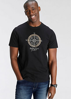 DELMAO Compass Print Crew Neck T-Shirt