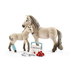 Schleich Horse Club Hannah’s First-aid Kit Toy Playset, 5 to 12 Years