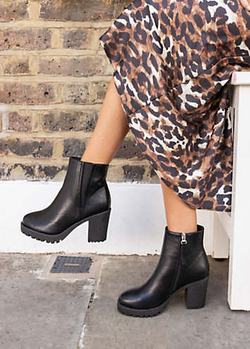 Novo Wide Fit Jemma Black Chelsea Cleated Unit Ankle Boots | Grattan