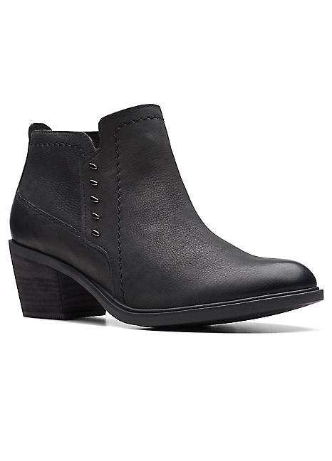 Clarks collection soft cushion 2024 booties