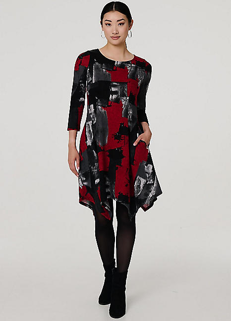 Izabel London Multi Red Abstract Three-Quarter Sleeve Hanky Hem