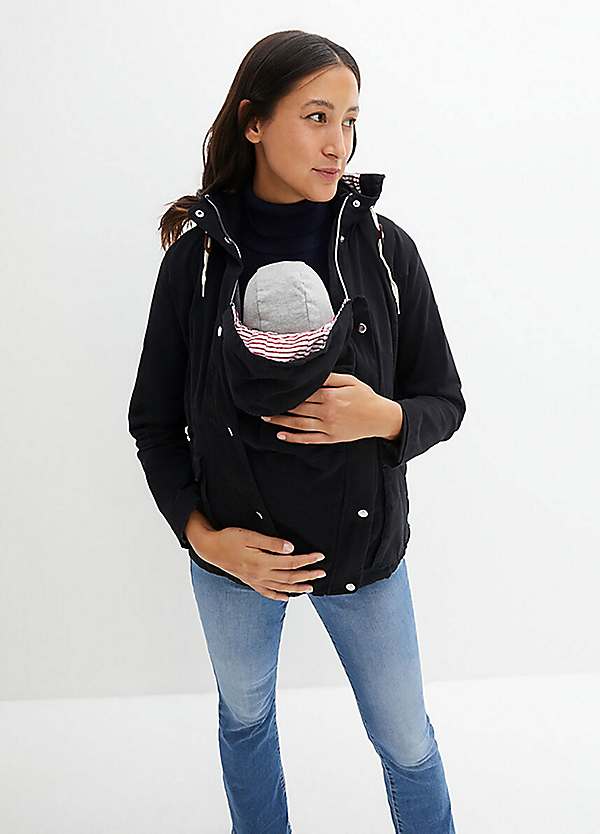 Jacket with outlet baby pouch