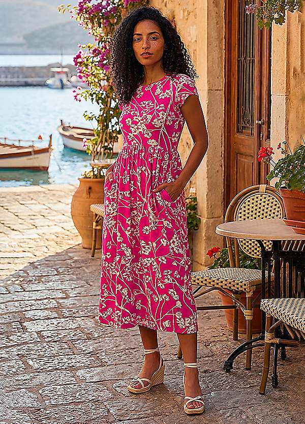 roman cut dress History of Roman Dress: Stola to Modern Gown