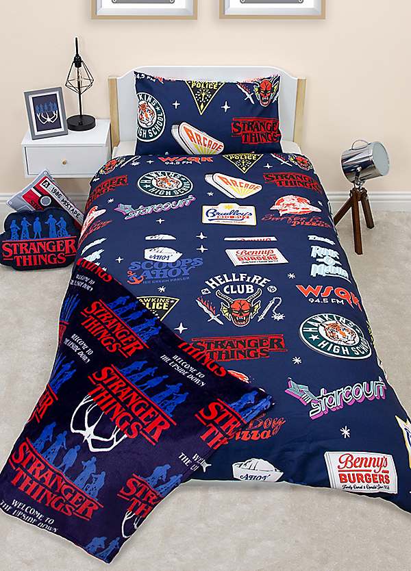 Stranger Things Gorgon Reversible Duvet Cover Set - Single | Grattan